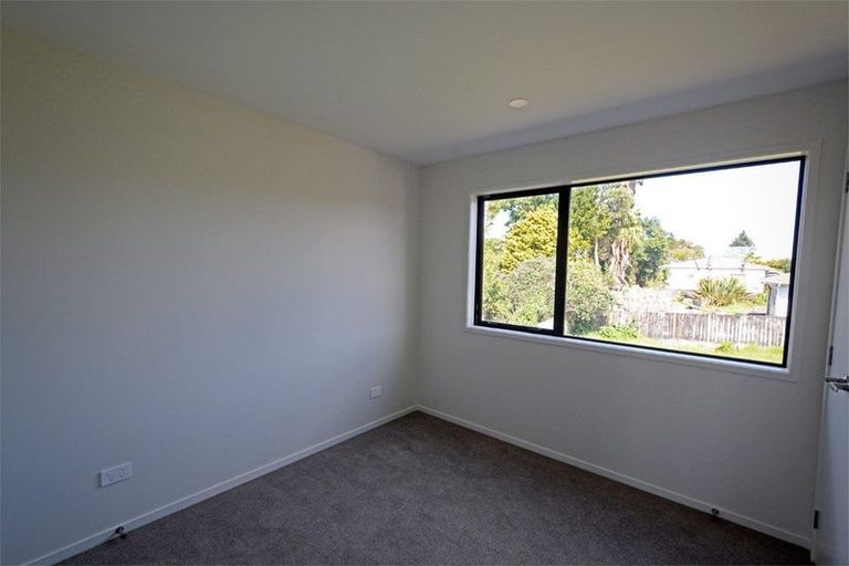 Photo of property in 4/66 Neil Avenue, Te Atatu Peninsula, Auckland, 0610