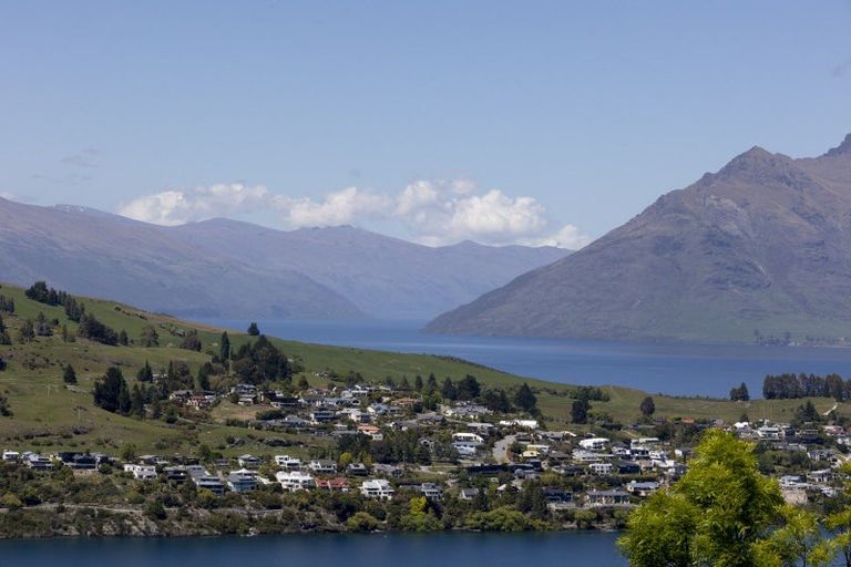 Photo of property in 24 Stone Ridge Place, Queenstown, 9300