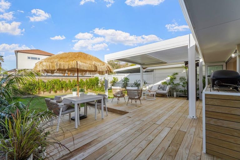 Photo of property in 2/4 Beach Road, Orewa, 0931