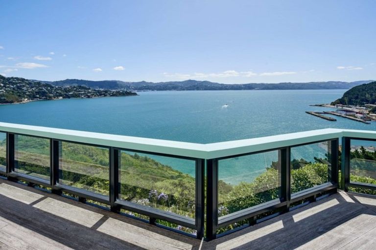 Photo of property in 15 Countess Close, Maupuia, Wellington, 6022