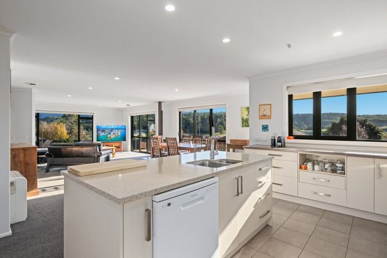 Photo of property in 10 Pukeko Place, Picton, 7220