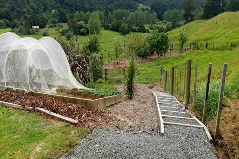 Photo of property in 56 Bellevue Way, Otaika, 0170