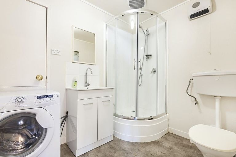 Photo of property in 2 Kopiko Way, Brooklyn, Wellington, 6021