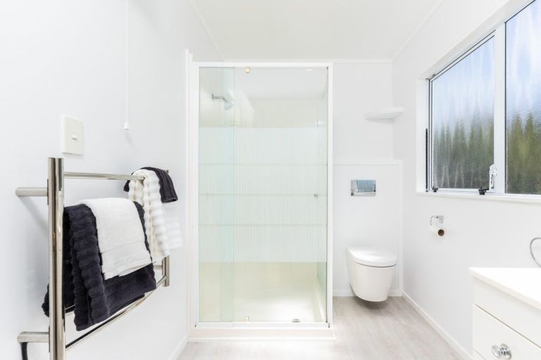 Photo of property in 138 Westchester Drive, Churton Park, Wellington, 6037