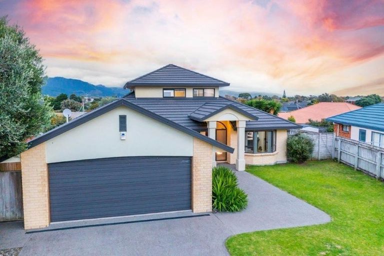 Photo of property in 6 Shearwater Rise, Paraparaumu Beach, Paraparaumu, 5032