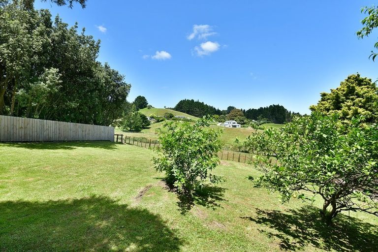Photo of property in 6 Hand Road, Helensville, 0800