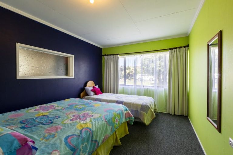 Photo of property in 14 Puketauhinu Place, Porangahau, 4293