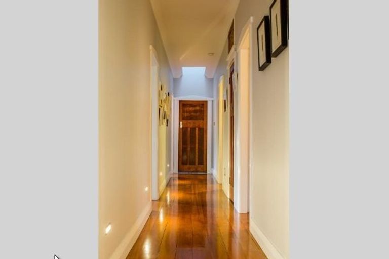 Photo of property in 102 The Parade, Island Bay, Wellington, 6023