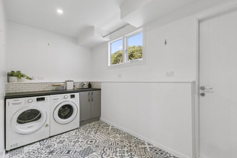 Photo of property in 105 Akaroa Drive, Maupuia, Wellington, 6022