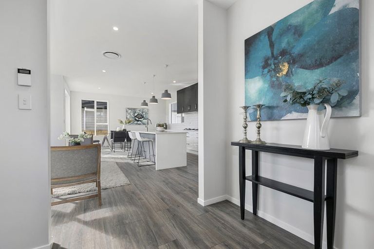 Photo of property in 10 Bine Crescent, Orewa, 0931