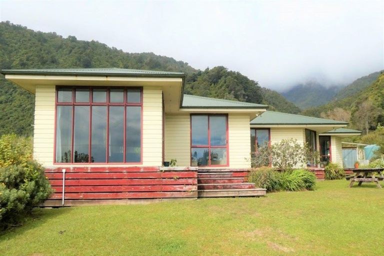 Photo of property in 4 Golden Sands Road, Barrytown, Runanga, 7873