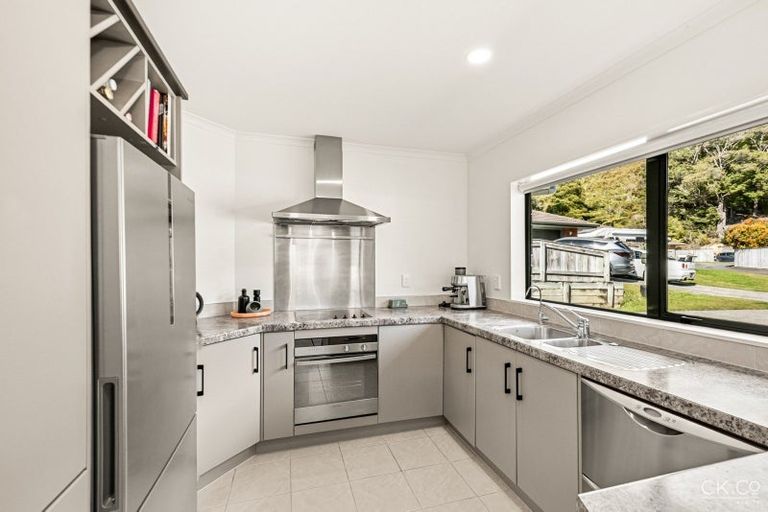Photo of property in 3 Boleyn Close, Kingsley Heights, Upper Hutt, 5018