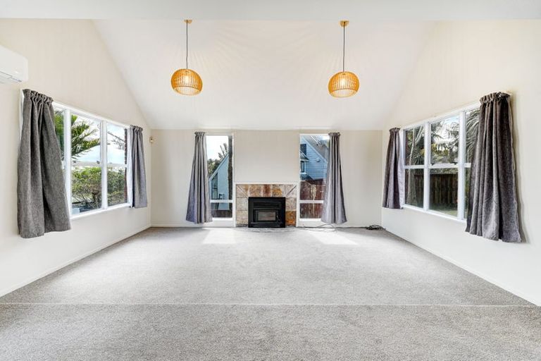 Photo of property in 3 Charles Prevost Drive, The Gardens, Auckland, 2105