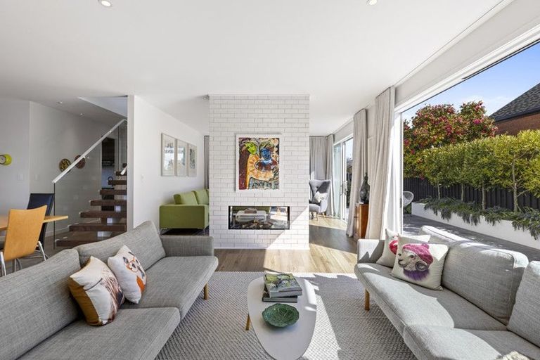 Photo of property in 17 Strowan Road, Strowan, Christchurch, 8052