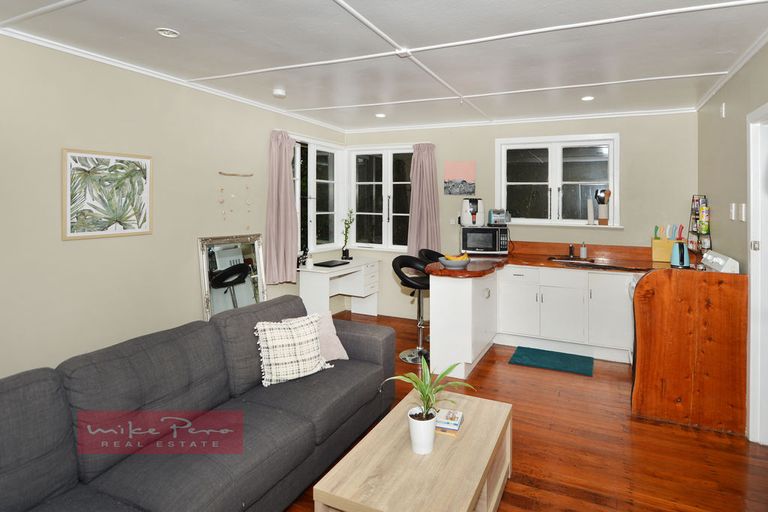 Photo of property in 11 Pukemiro Road, Te Kamo, Whangarei, 0112