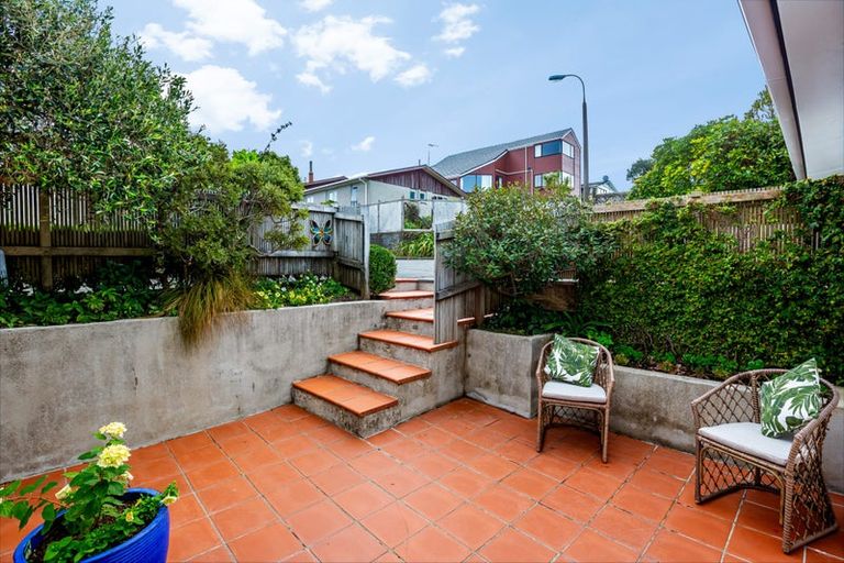 Photo of property in 4 Flint Way, Northland, Wellington, 6012