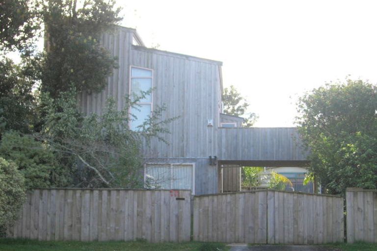 Photo of property in 221 Linton Crescent, Whangamata, 3620