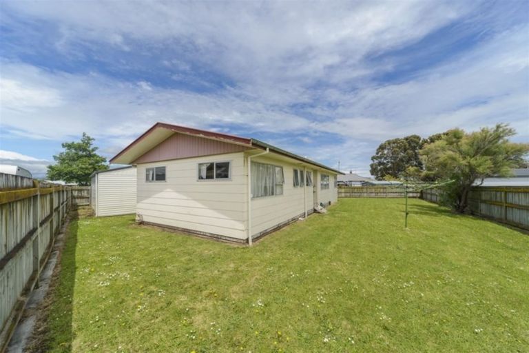 Photo of property in 10 Gladys Place, Kelvin Grove, Palmerston North, 4414