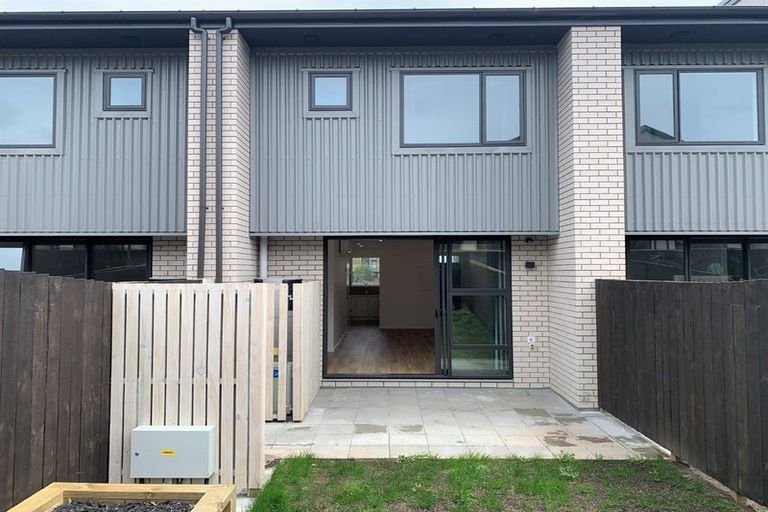 Photo of property in 35 Peihana Road, Hobsonville, Auckland, 0616