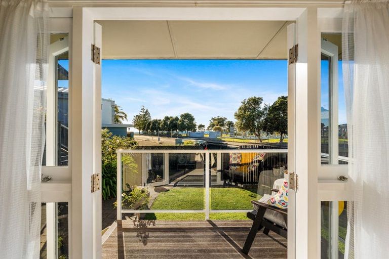 Photo of property in 35 Charles Street, Westshore, Napier, 4110