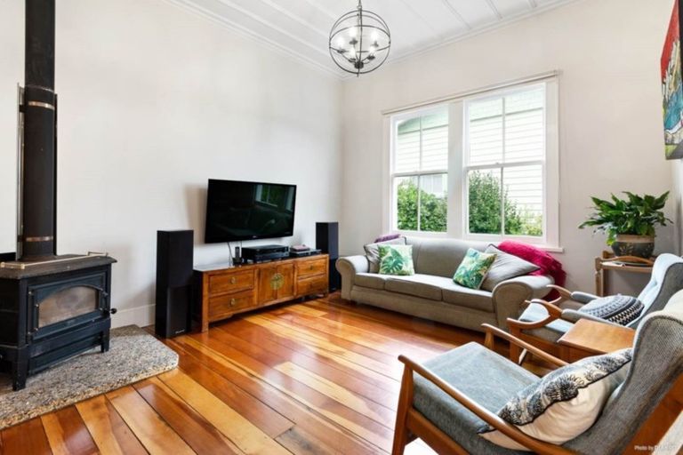 Photo of property in 16 Pacific Street, Waiuku, 2123