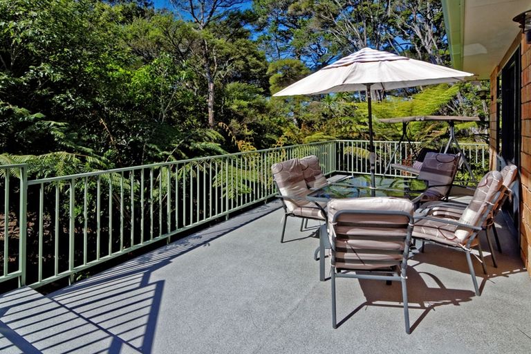 Photo of property in 12 Greenwoods Close, Titirangi, Auckland, 0604