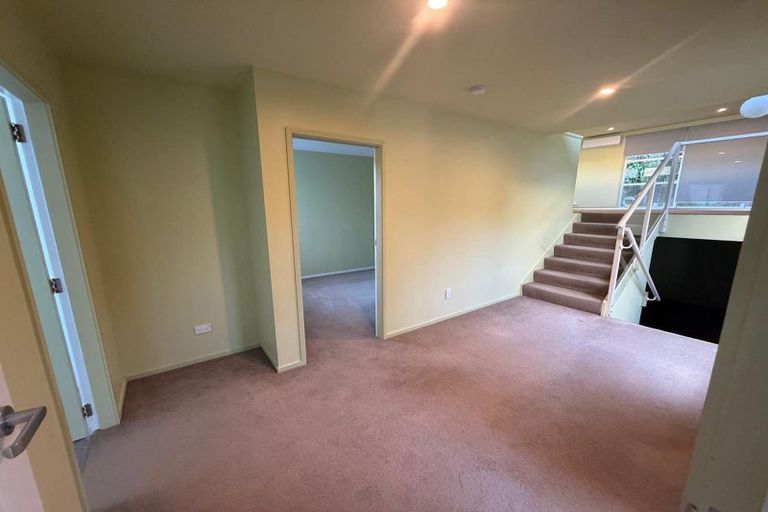 Photo of property in 24 Seaview Road, Paremata, Porirua, 5024