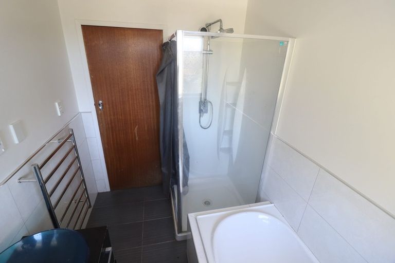 Photo of property in 11 Ellice Road, Totara Vale, Auckland, 0629