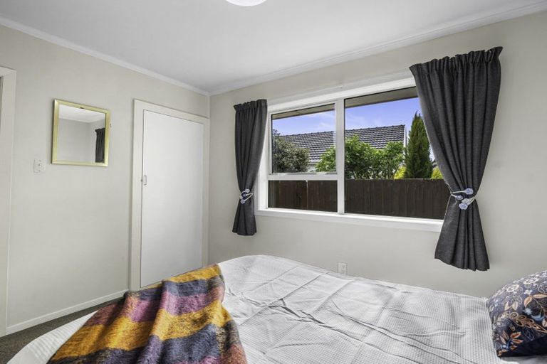 Photo of property in 82 Farquhars Road, Redwood, Christchurch, 8051