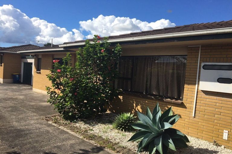 Photo of property in 2/9 Northall Road, New Lynn, Auckland, 0600