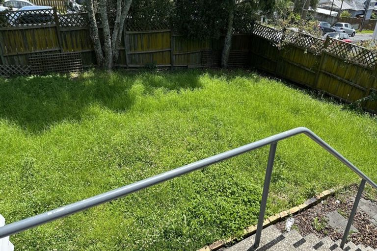 Photo of property in 1/8 Raeben Avenue, Hillcrest, Auckland, 0627