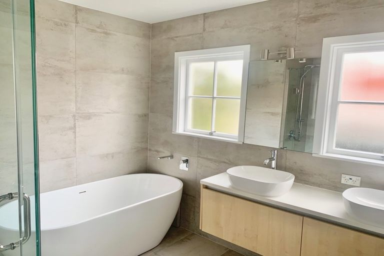 Photo of property in 1/42 Holland Road, Hillcrest, Auckland, 0627