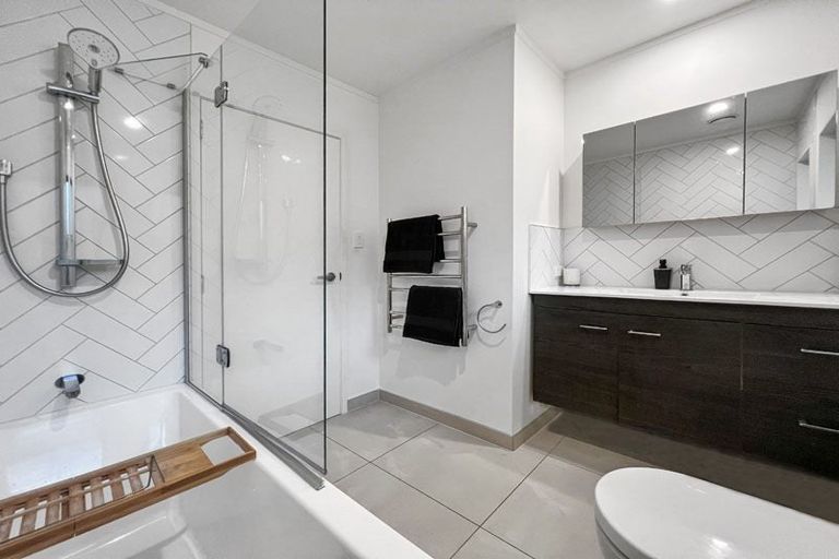 Photo of property in 2/18 Evans Road, Glen Eden, Auckland, 0602