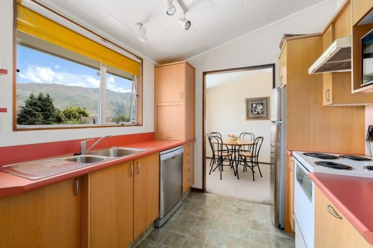 Photo of property in 4 Clematis Court, Wanaka, 9305