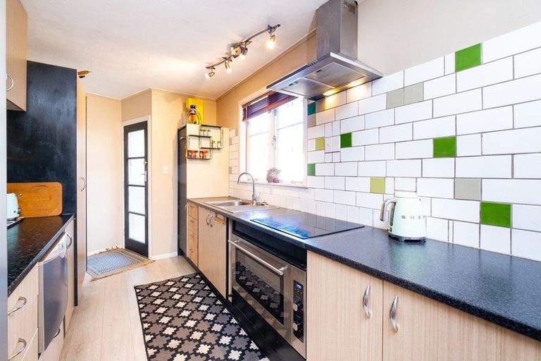 Photo of property in 2 Jarvis Place, Taradale, Napier, 4112