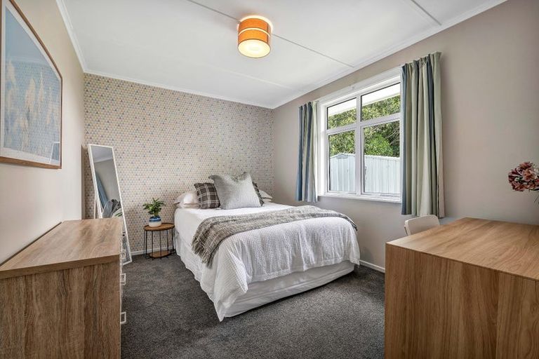 Photo of property in 33 Turakina Street, Merrilands, New Plymouth, 4312