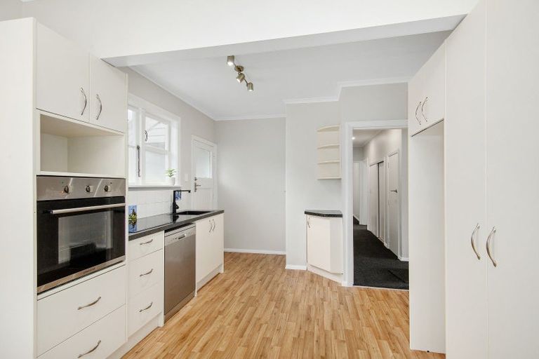 Photo of property in 19 Kowhai Avenue, Ebdentown, Upper Hutt, 5018