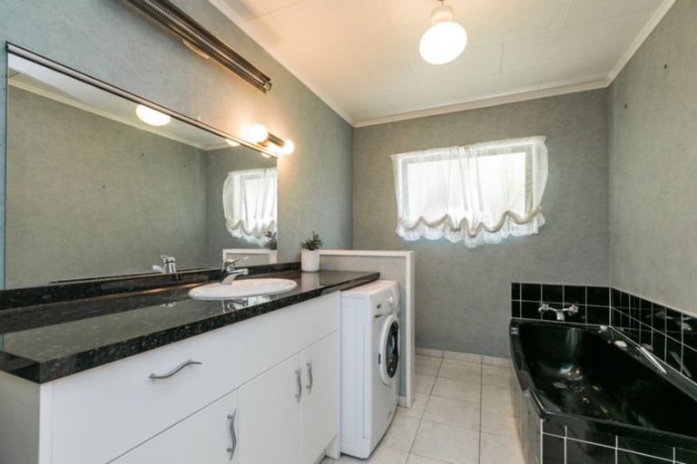 Photo of property in 2 Ewan Place, Taradale, Napier, 4112