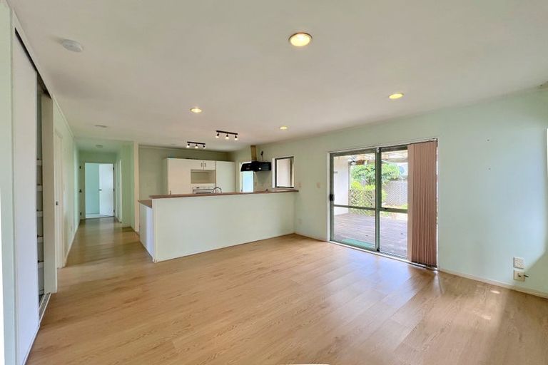 Photo of property in 6 Waylen Place, Burswood, Auckland, 2013