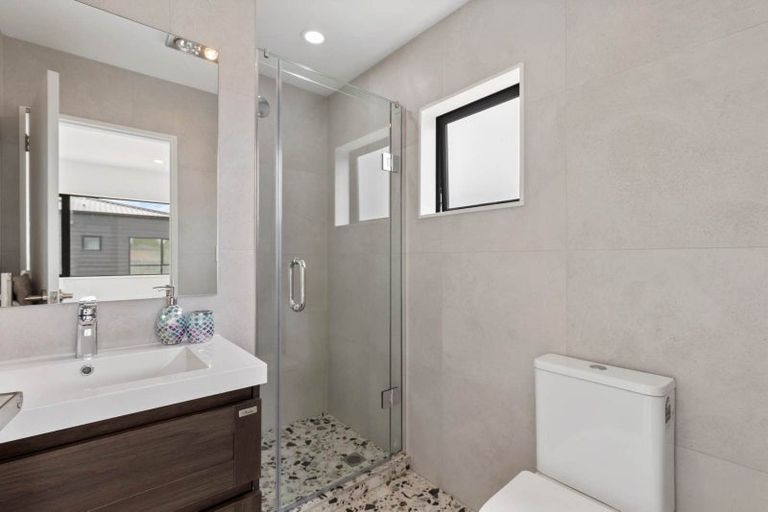 Photo of property in 1/77 Glenmore Road, Sunnyhills, Auckland, 2010