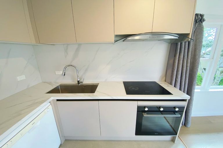 Photo of property in 8a/1 Bracken Avenue, Takapuna, Auckland, 0622