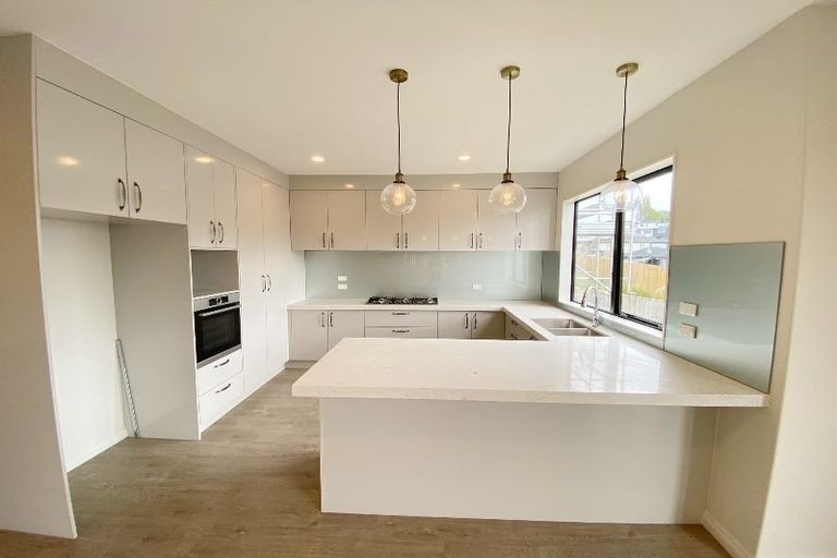 Photo of property in 42 Mcwhirters Farm Lane, Massey, Auckland, 0614