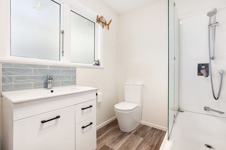 Photo of property in 48 Homewood Crescent, Karori, Wellington, 6012