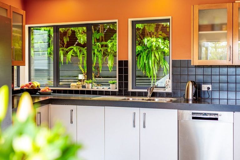 Photo of property in 15 Bank Road, Northland, Wellington, 6012