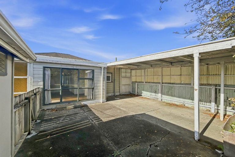 Photo of property in 21 Edgeware Road, Palmerston North, 4410