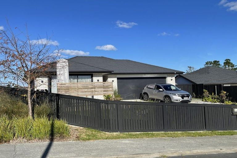 Photo of property in 1 Verdot Close, Kumeu, 0810
