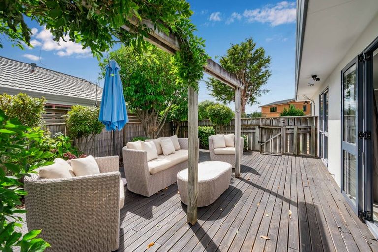 Photo of property in 18 Robert Grove, Paraparaumu, 5032