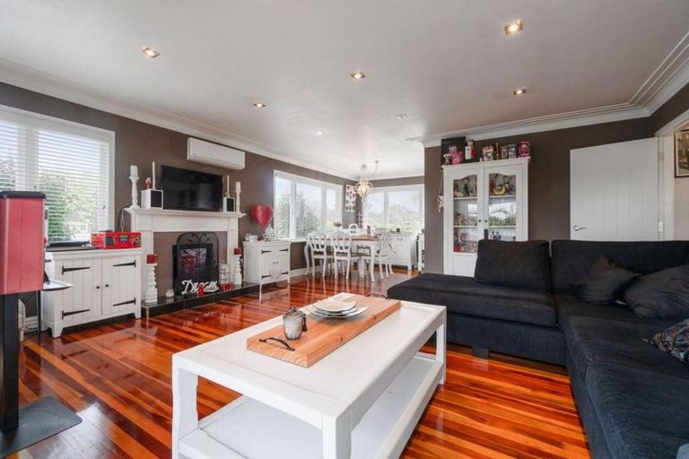 Photo of property in 94 Colwill Road, Massey, Auckland, 0614