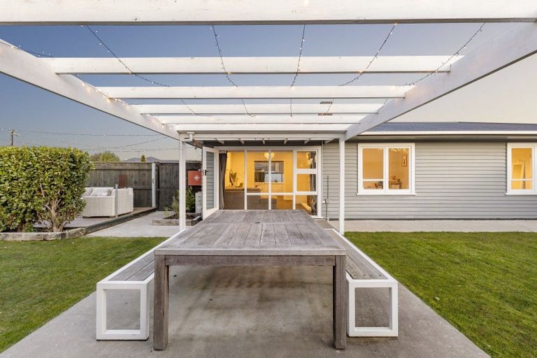 Photo of property in 1 Battersea Place, Roslyn, Palmerston North, 4414