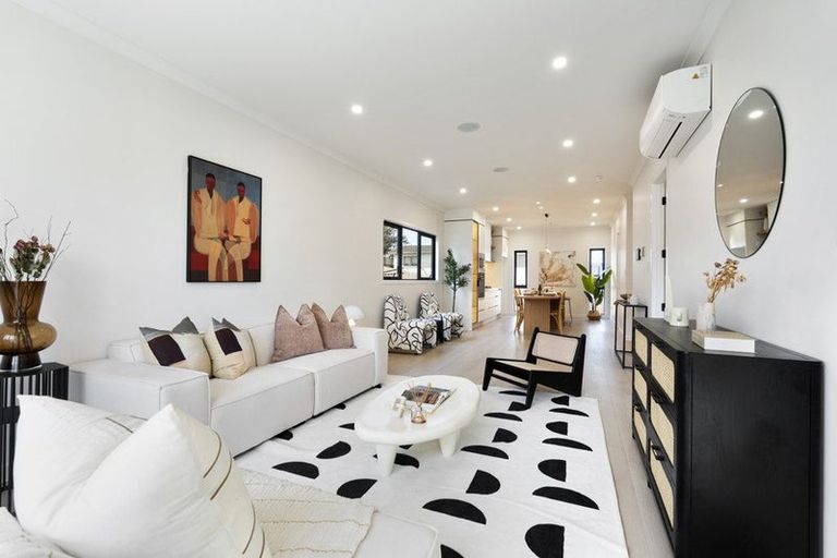 Photo of property in 69d Chivalry Road, Glenfield, Auckland, 0629